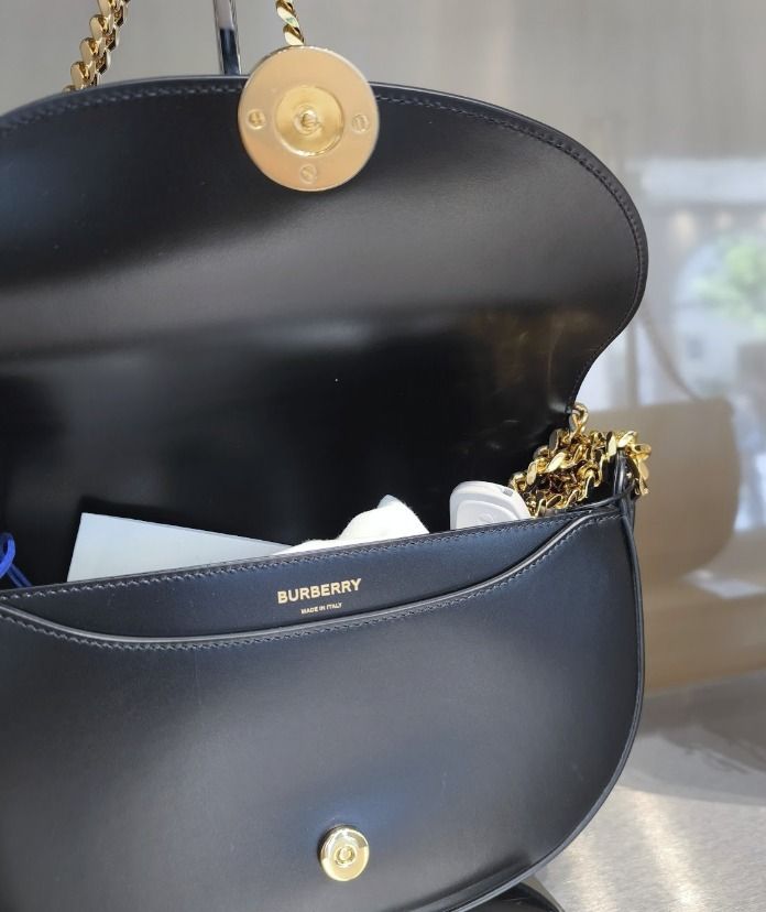 BURBERRY】CLAUDINNE カーフレザーショルダーバッグ (Burberry