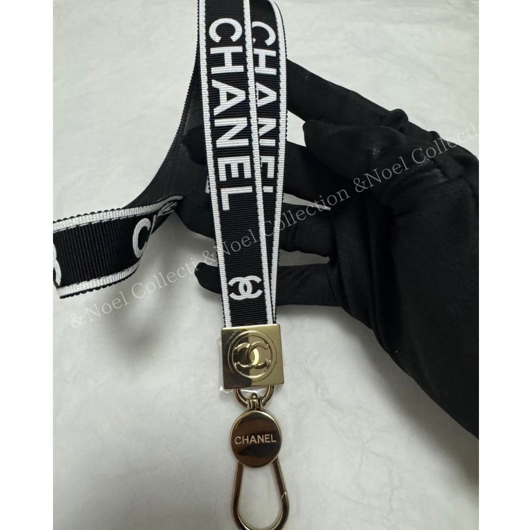 便利！スマホもカードケースも◎】CHANEL ネックストラップ (CHANEL