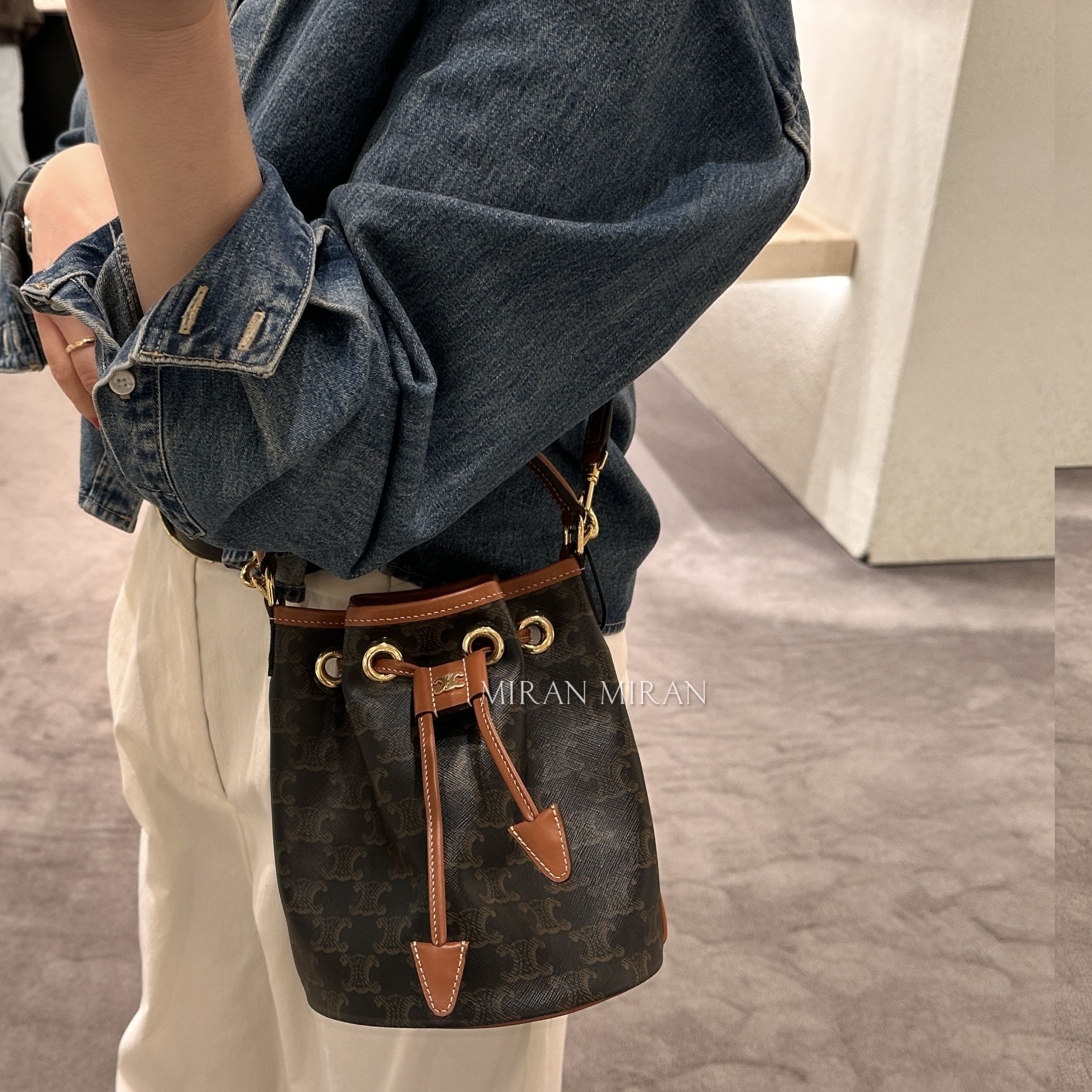 CELINE】ティーン クララ バッグ / トリオンフキャンバス (CELINE