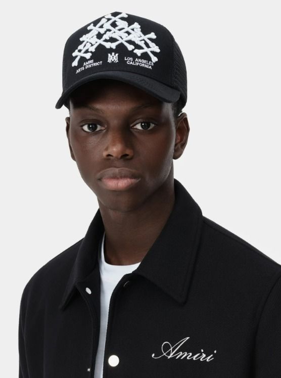 関税送料込【AMIRI】アミリ BONES STACKED トラッカーハット (AMIRI