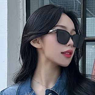 GENTLE MONSTER LILIT 01 スクエア型 黒 サングラス UVカット (Gentle