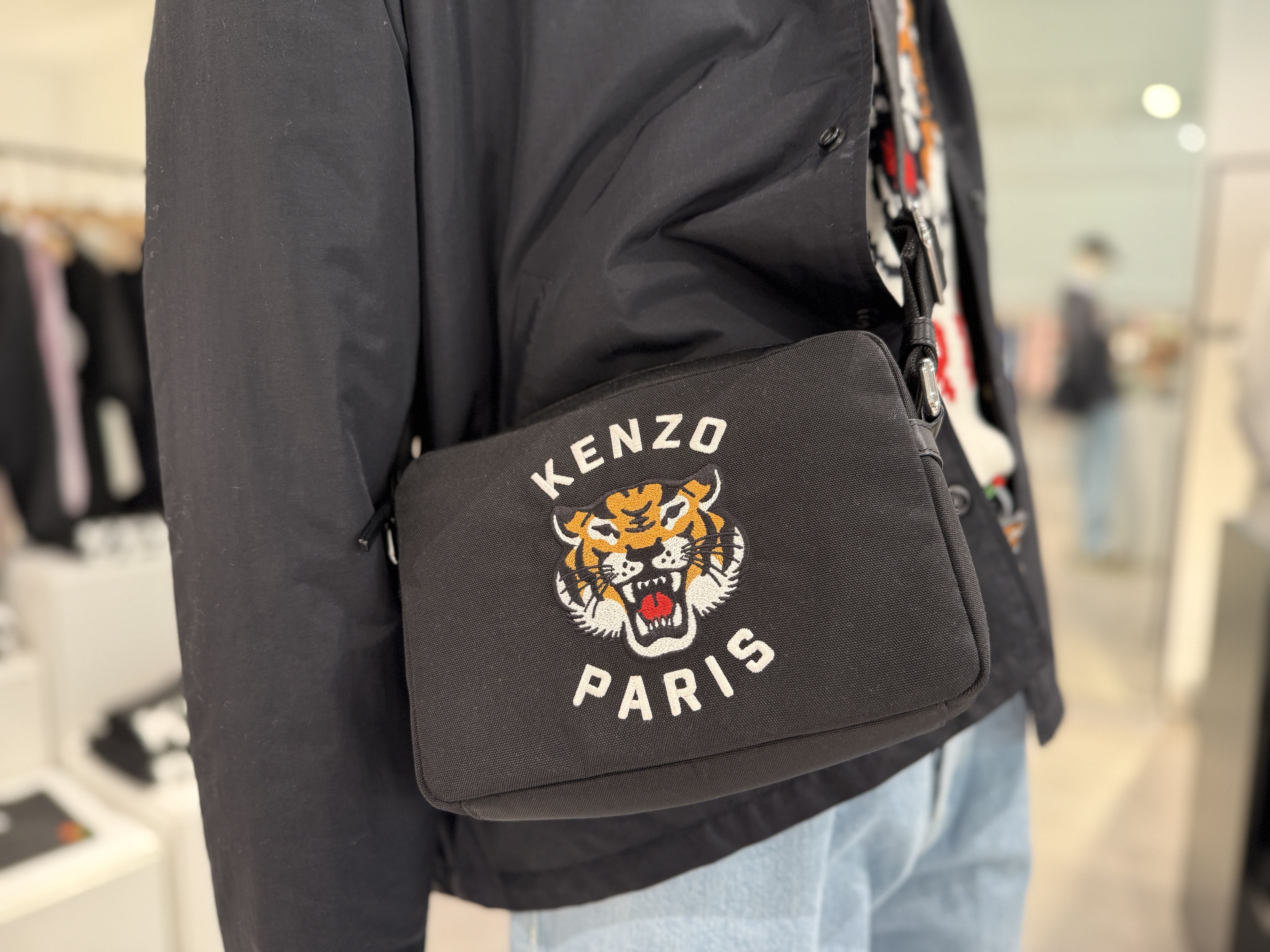 人気セール 】KENZO（ケンゾー）ロゴ入りショルダーバッグ (KENZO