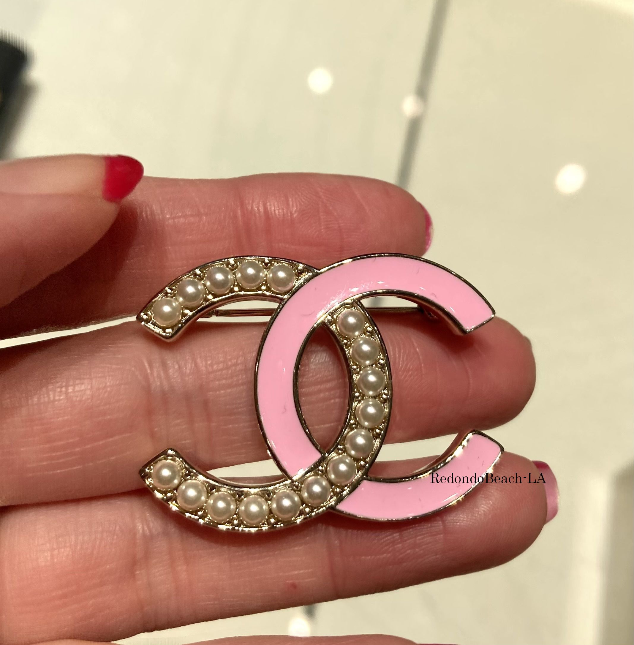 ピンクコーデに映える】☆CHANEL☆ブローチ☆25B限定 (CHANEL/ブローチ