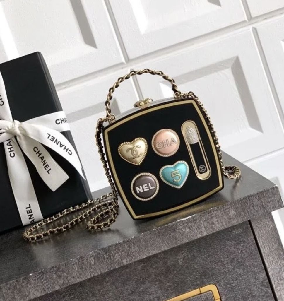 煌めく夜の主役に☆【CHANEL】チェーンイブニングバッグ AS5652