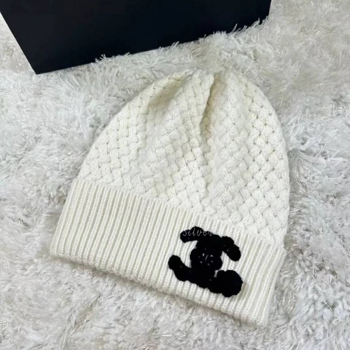 可愛いレース編みのCCマーク【CHANEL】ニット帽 (CHANEL/ニット