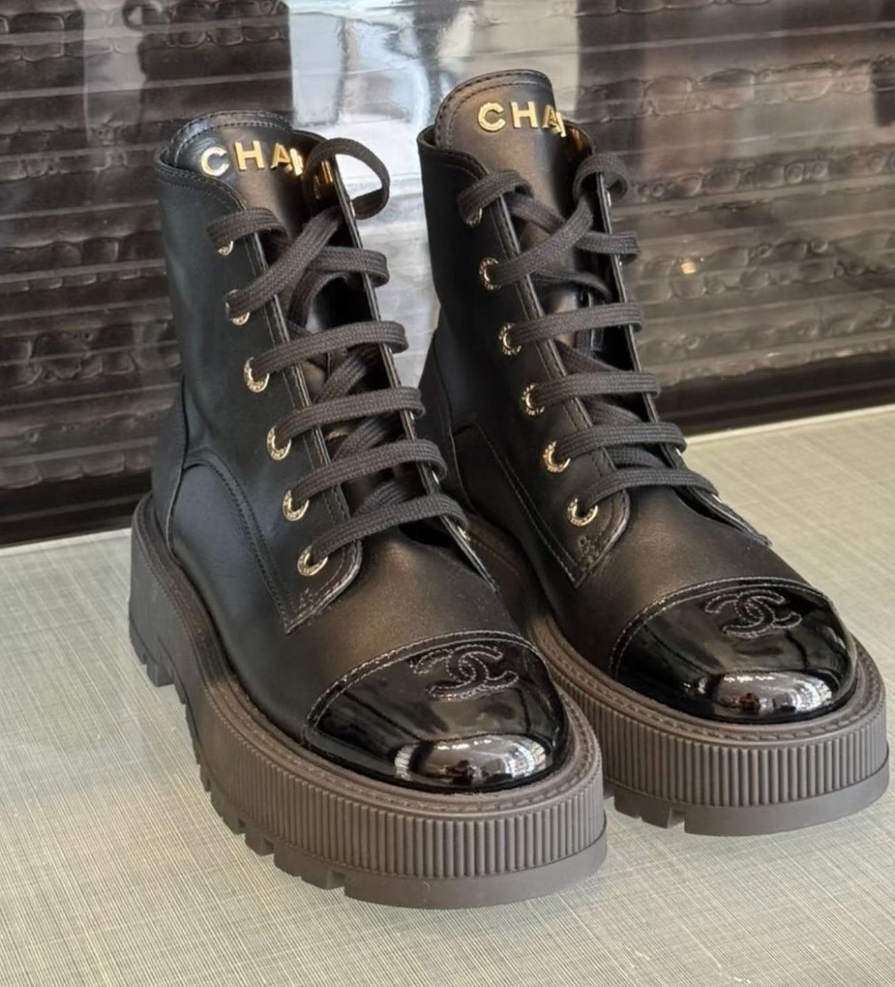 エレガンスを足元から】CHANEL ブーツ (CHANEL/ショートブーツ