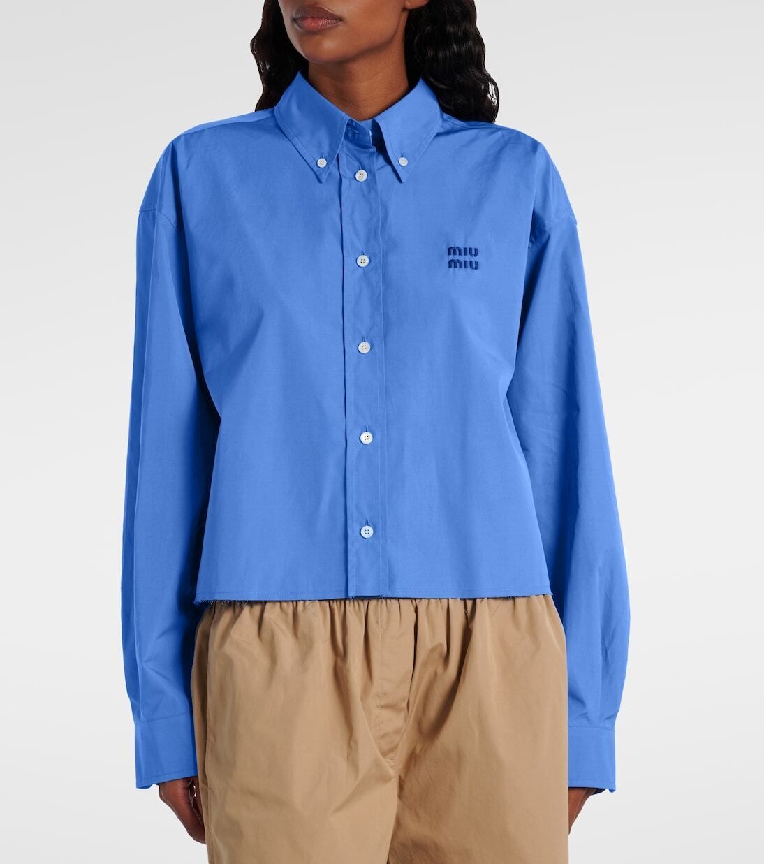 MiuMiu 夏コーデに映える コットン クロップド シャツ ブルー (MiuMiu