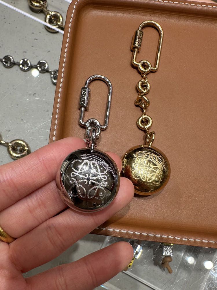 国内直営【LOEWE】ペブル キーリング キーチャーム (LOEWE