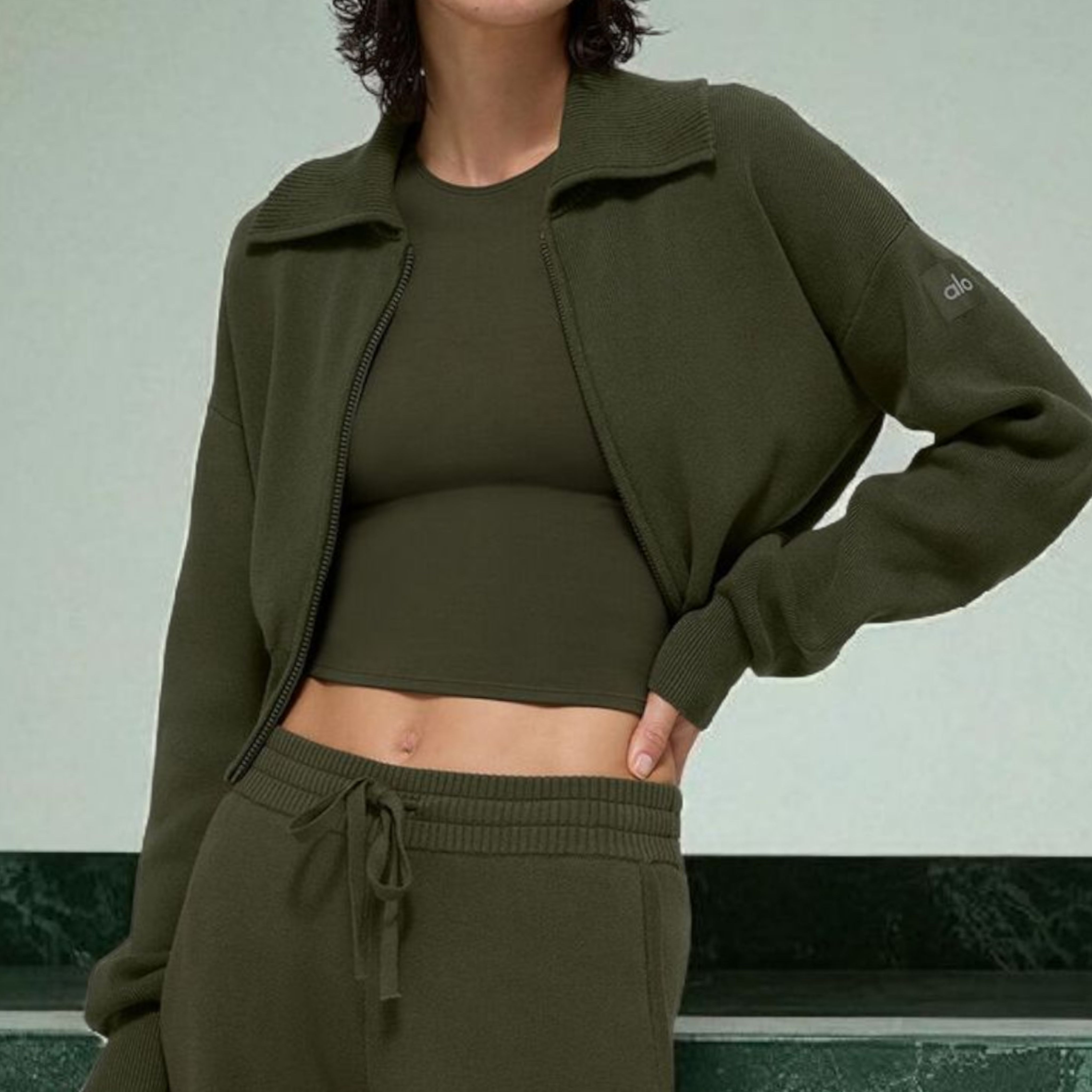 Alo Yoga】Scholar Knit クロップド フルジップ ジャケット (ALO Yoga