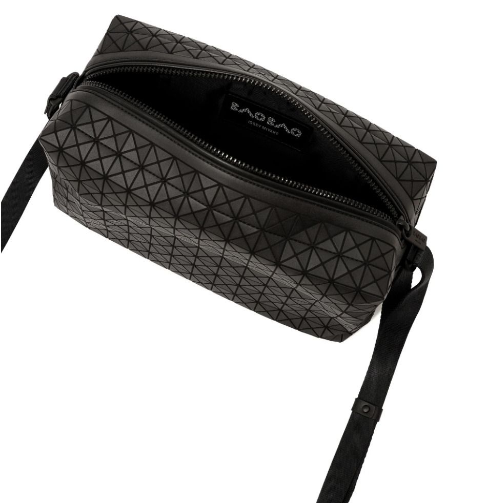 BAO BAO ISSEY MIYAKE】SADDLE BAG KURO ショルダーバッグ (BAOBAO