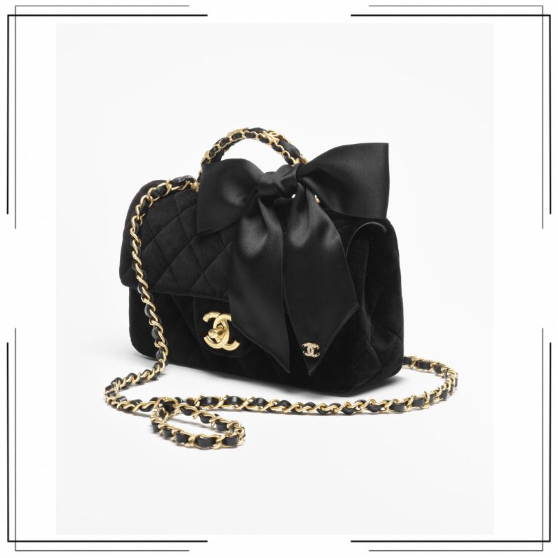 ベルベットで可愛さ引き立つ【CHANEL】ミニフラップバッグ (CHANEL