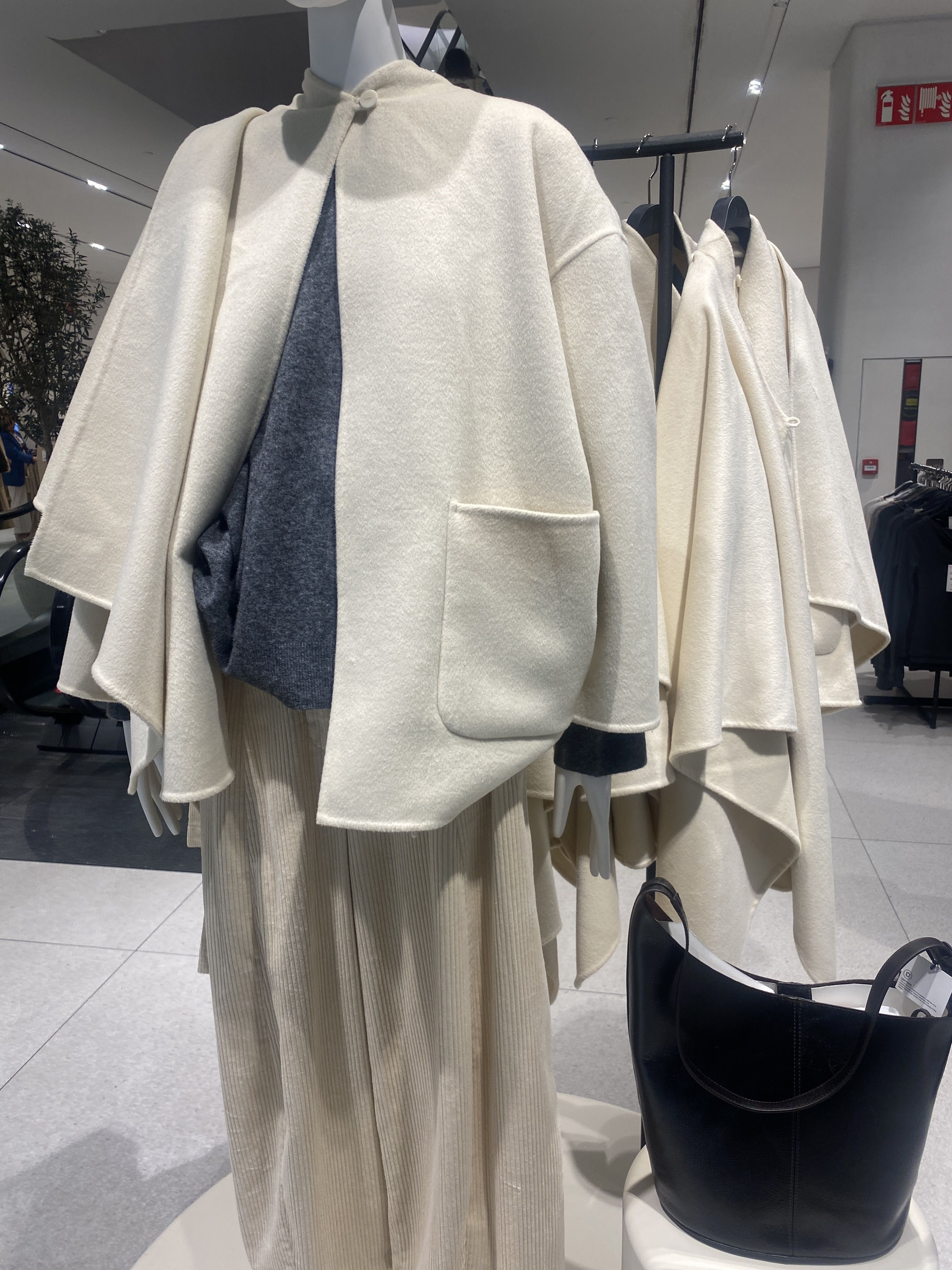 ZARA】NEW ZW COLLECTION ウールケープコート (ZARA/コート) 123534865