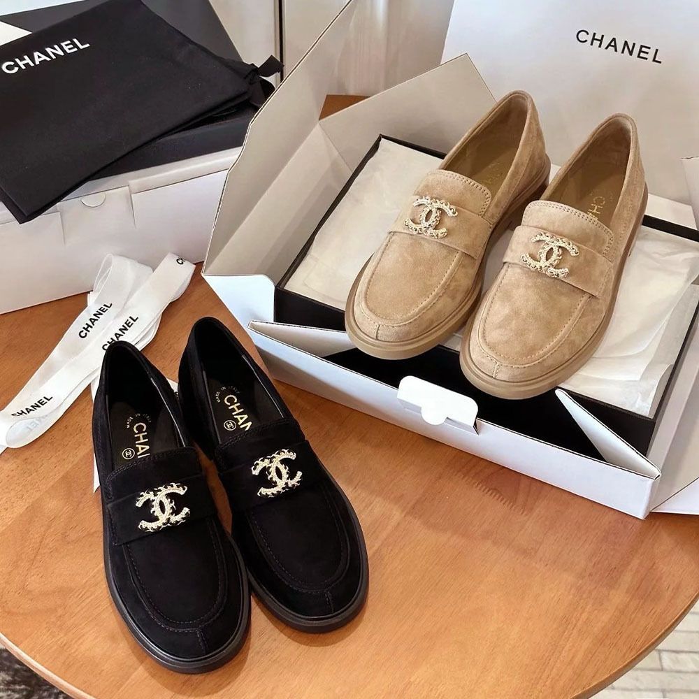 スタイリッシュに】CHANEL スエード ローファー (CHANEL/ローファー