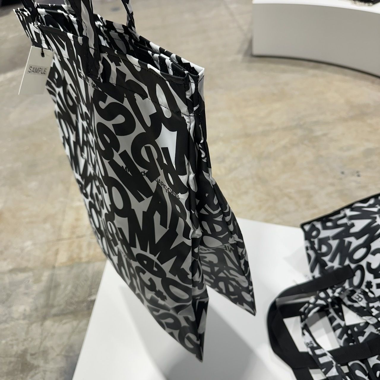 限定ホリデーコレクション】コムデギャルソンドッキングバッグ (COMME