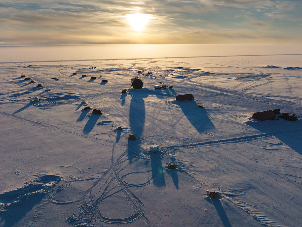 過去を閉じ込めた極地の氷 解けてすべてが失われてしまう前に