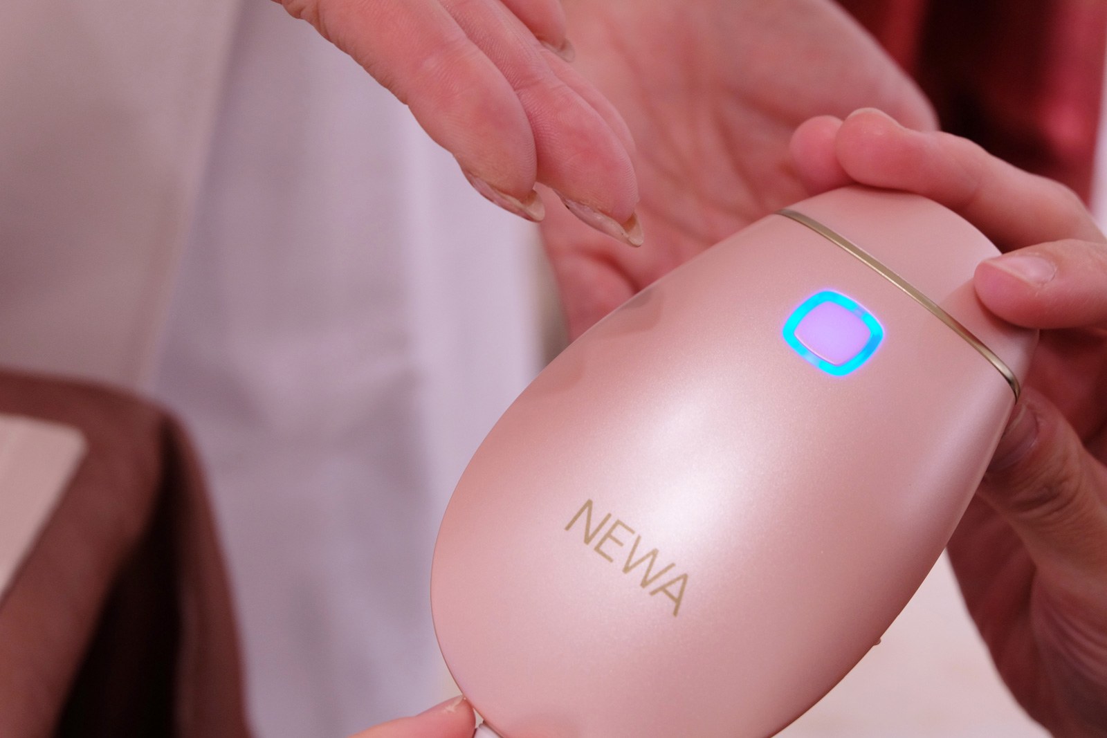 たるみが顔を左右非対称にする？！皮膚科医が開発、ナースが愛用の