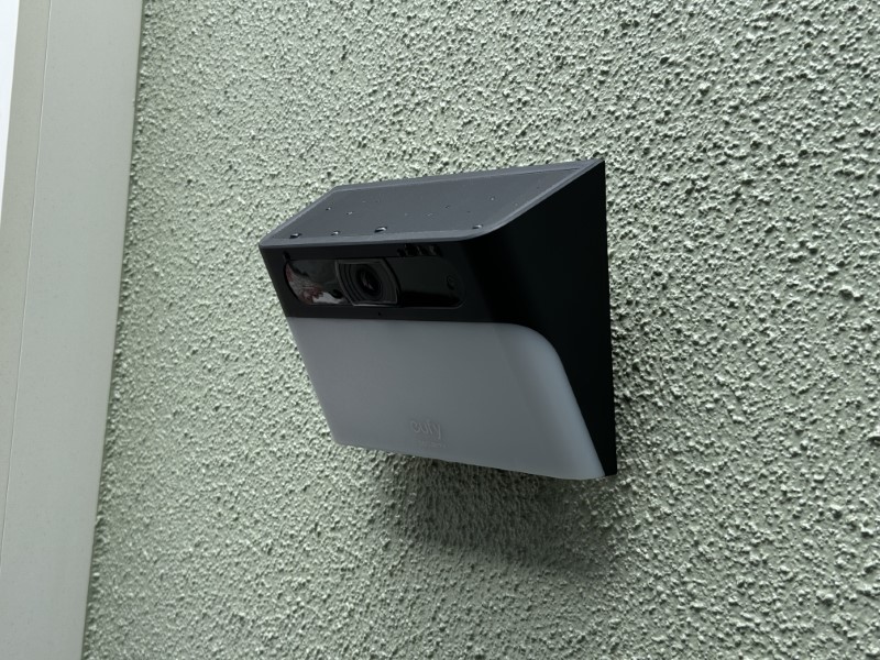 Ankerの屋外カメラ「Eufy Solar Wall Light Cam S120」、配線も充電も
