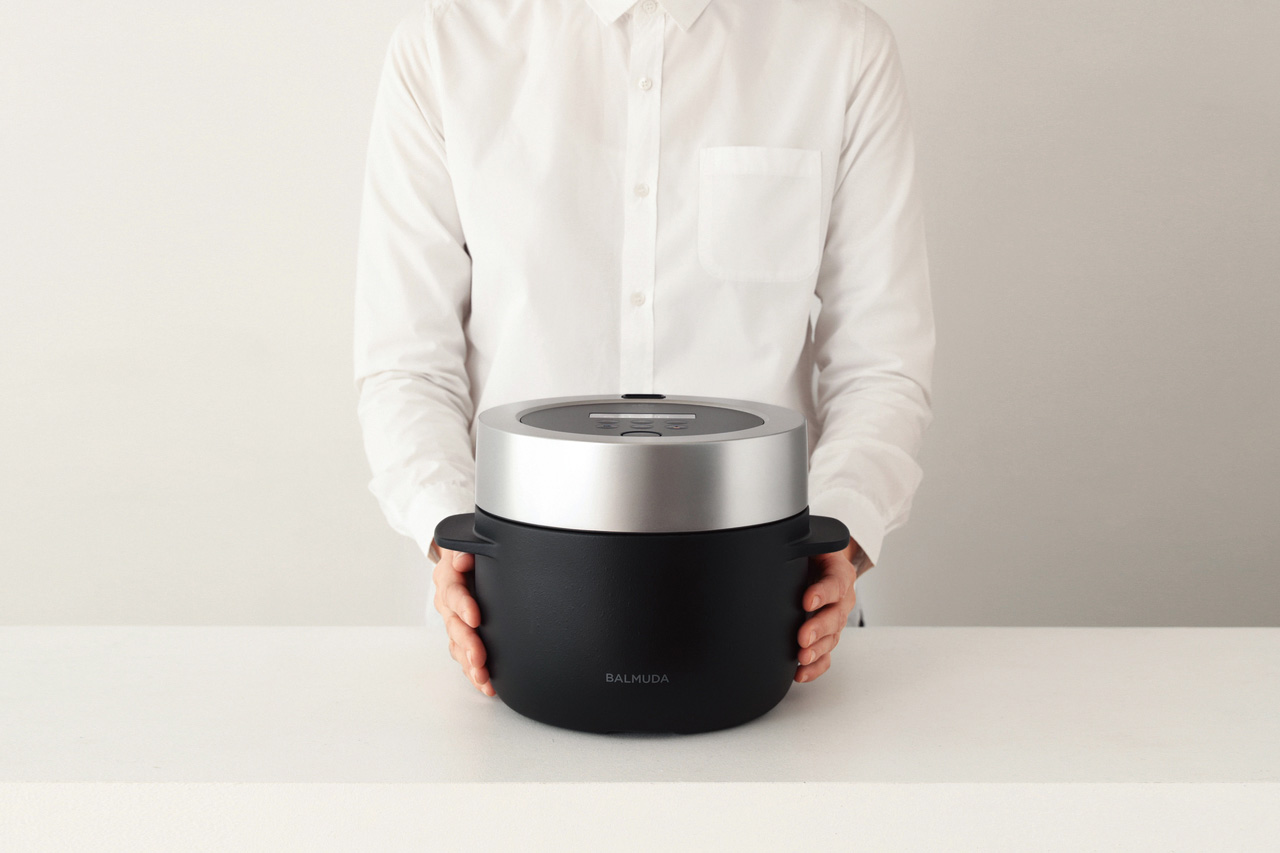 バルミューダも新製品、高級炊飯器は「黒」が主流に：日経クロストレンド