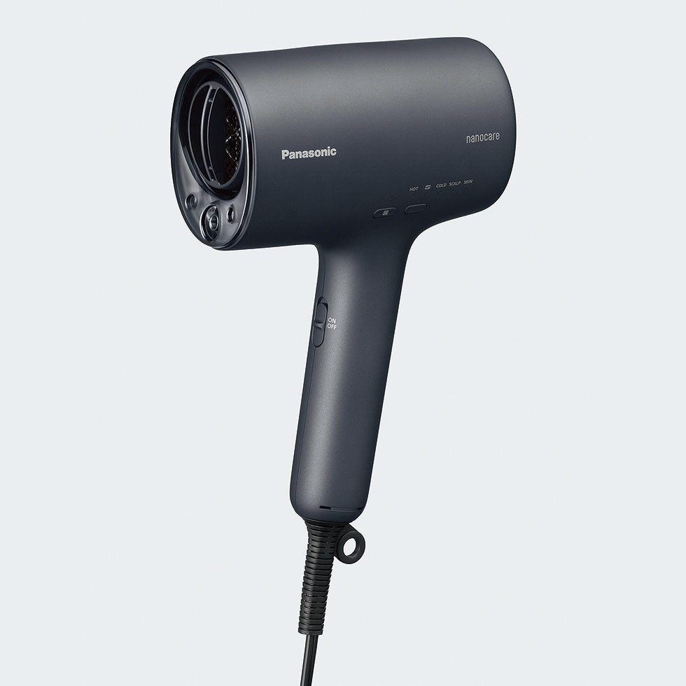 パナソニックが8万円超の「旗艦ドライヤー」 体験重視のデザイン：日経