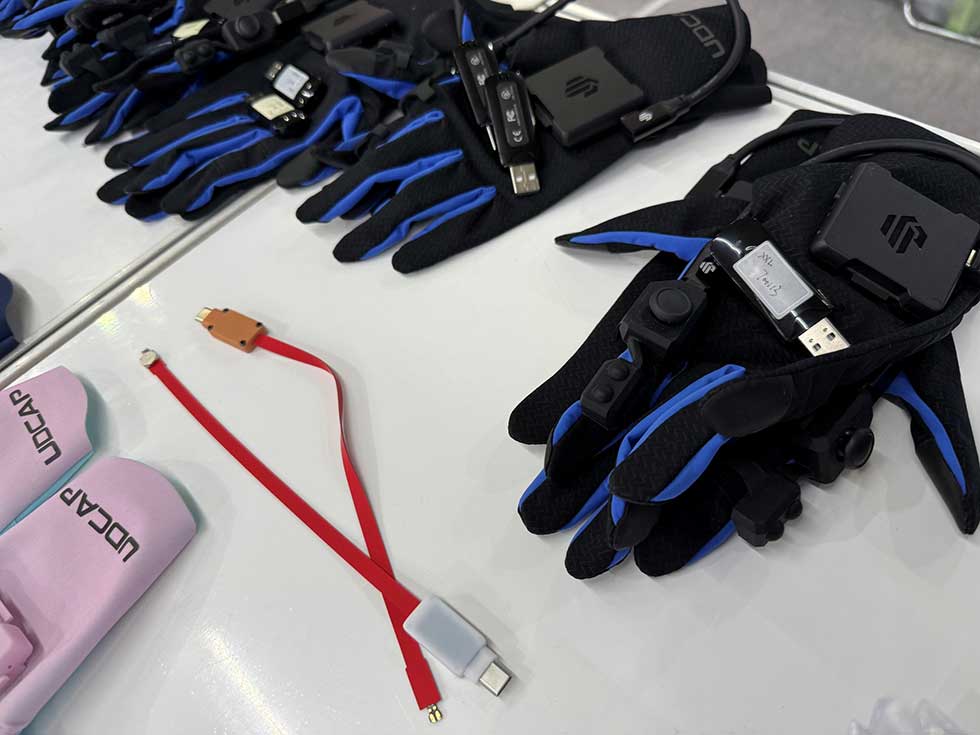 中国発VRグローブ、45グラムの「世界最軽量」 弾性センサーで曲げ認識