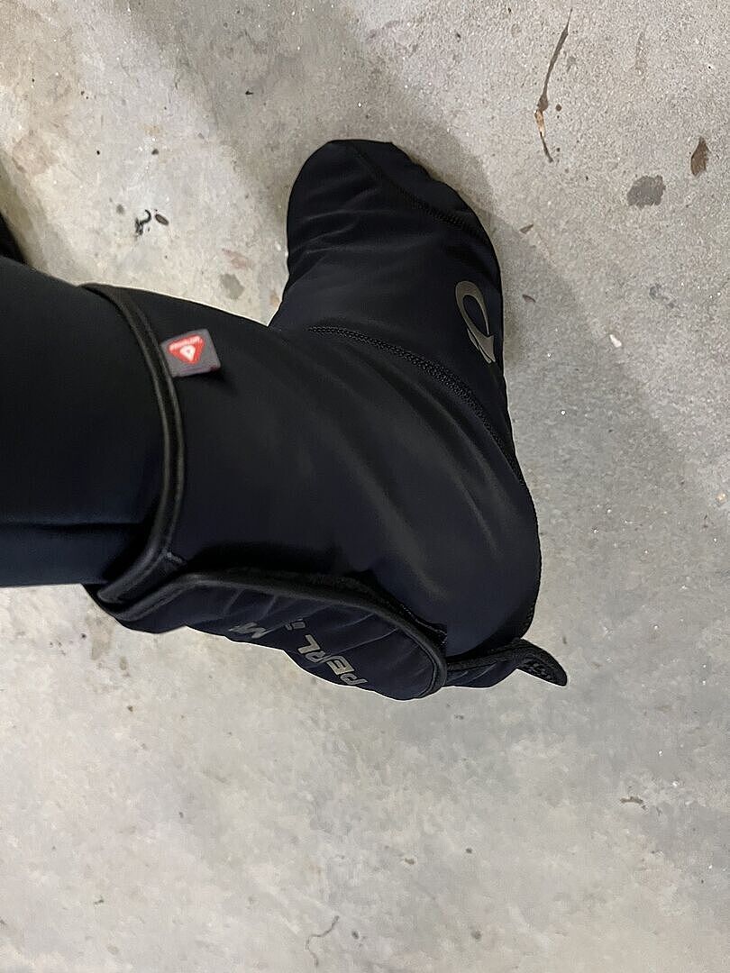 AmFIB® Shoe Covers – PEARL iZUMi Canada