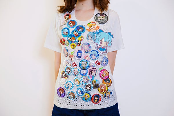 缶バッヂつけ放題！痛Tシャツ登場 - CAMPFIRE (キャンプファイヤー)