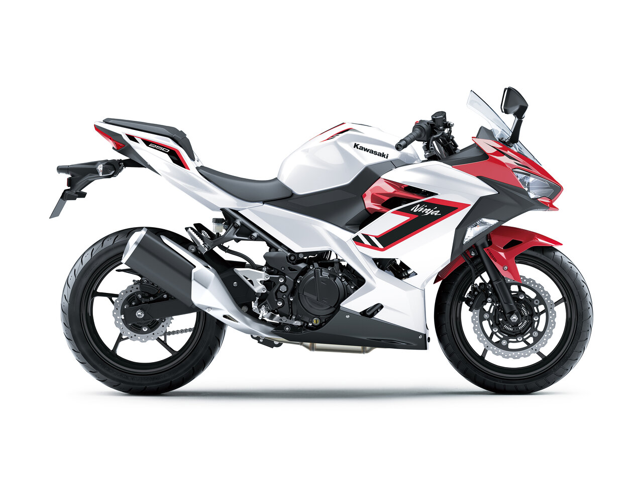 カワサキ】「Ninja 250」2026年モデル出るぞ！大胆レッドをまとって72