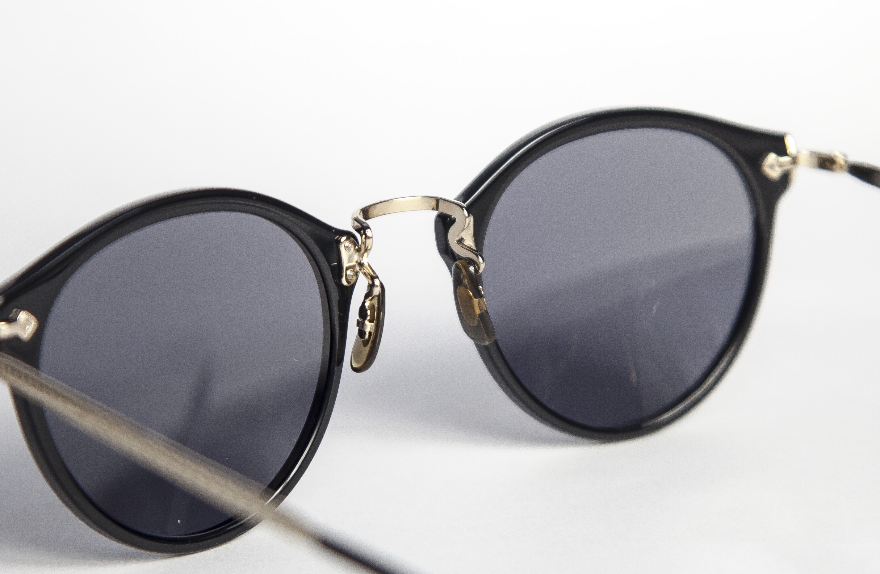 海外セレブやおしゃれな芸能人も愛用の人気サングラス「オリバー