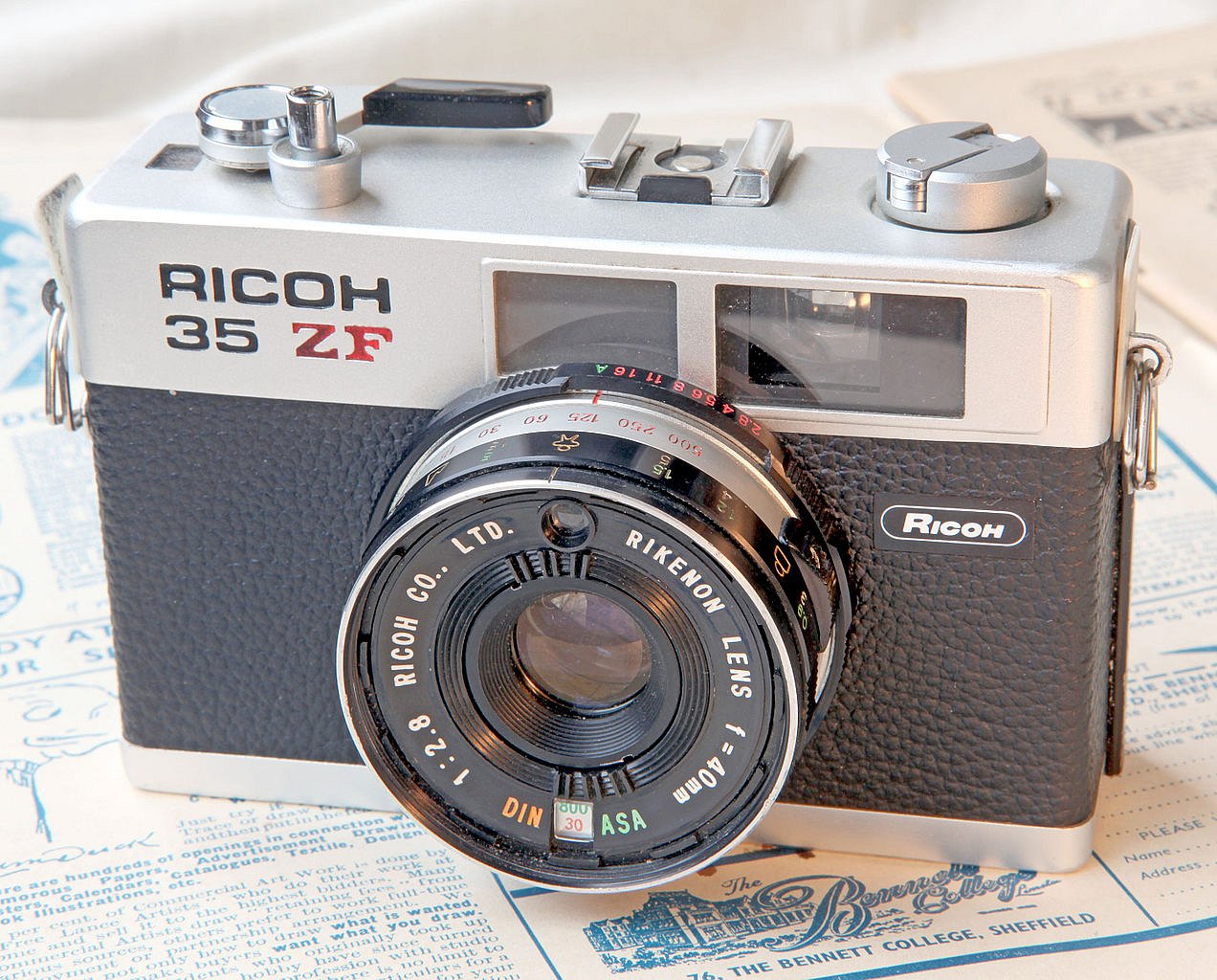 Lomopedia: Ricoh 35 ZF · Lomography