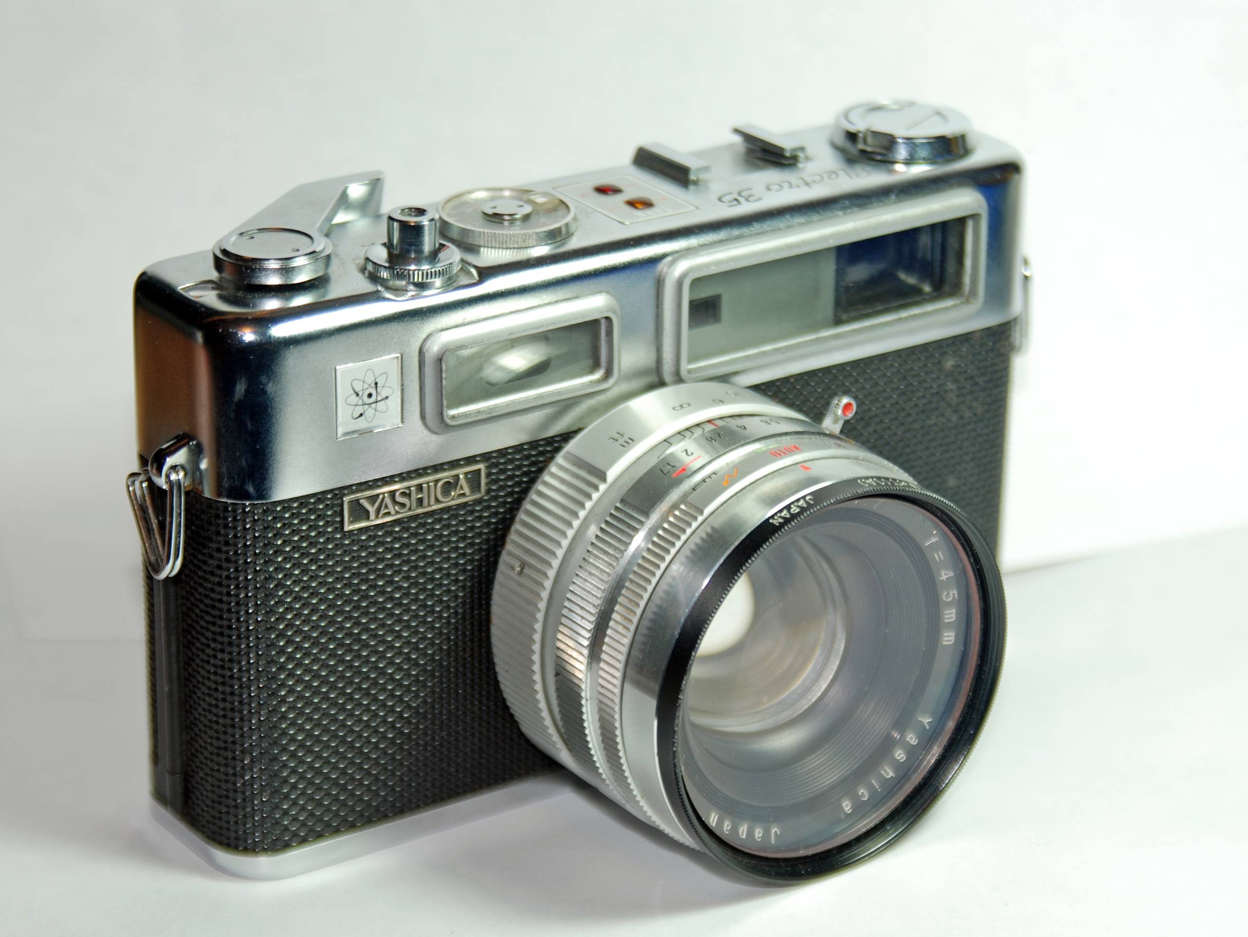 Lomopedia: Yashica Electro 35 Series · Lomography