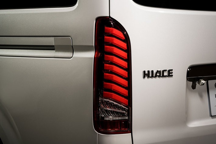 高品質でコスパに優れるINTECの「フルLEDテールランプ」にハイエース用