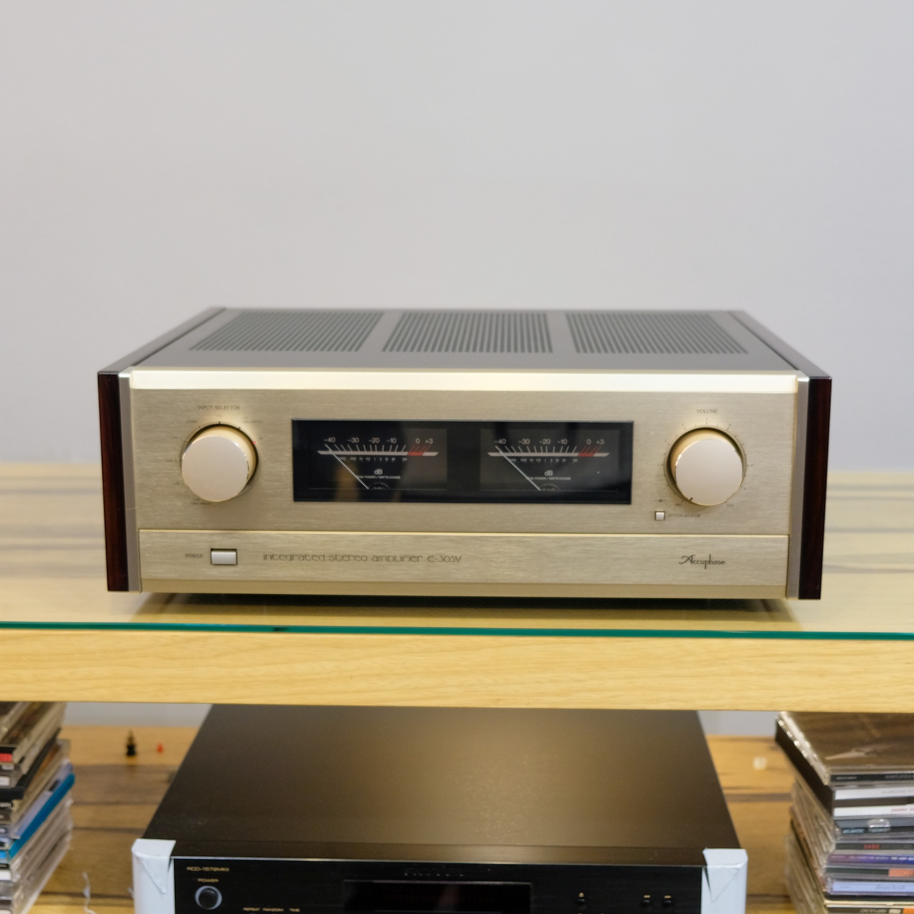 Accuphase E-305V - Audiocostruzioni | Online Hi-Fi Sales