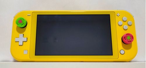 Nintendo Switch Lite Amarelo + Case Luigi - Semi-Novo - Carvalho Games
