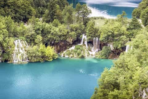 プリトヴィツェ湖群国立公園からの日帰り旅行 | GetYourGuide