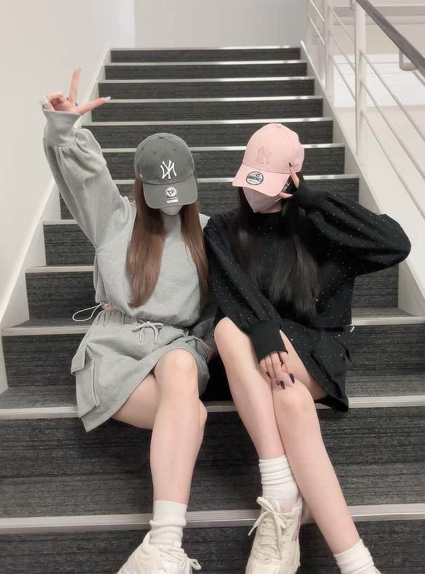 ラインストーントップス×ミニスカートスウェットセットアップ[pm472a