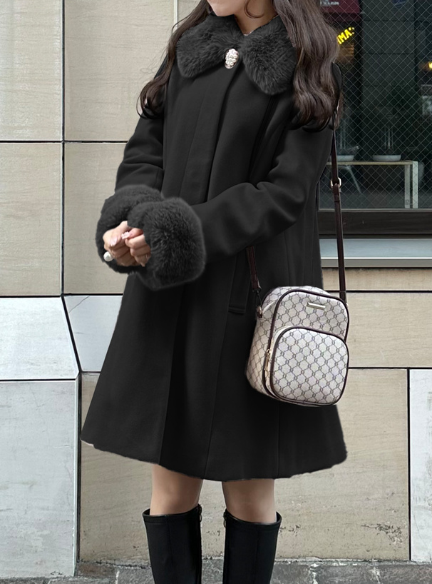 パールブローチ付きファーフレアコート[ze786] | レディース