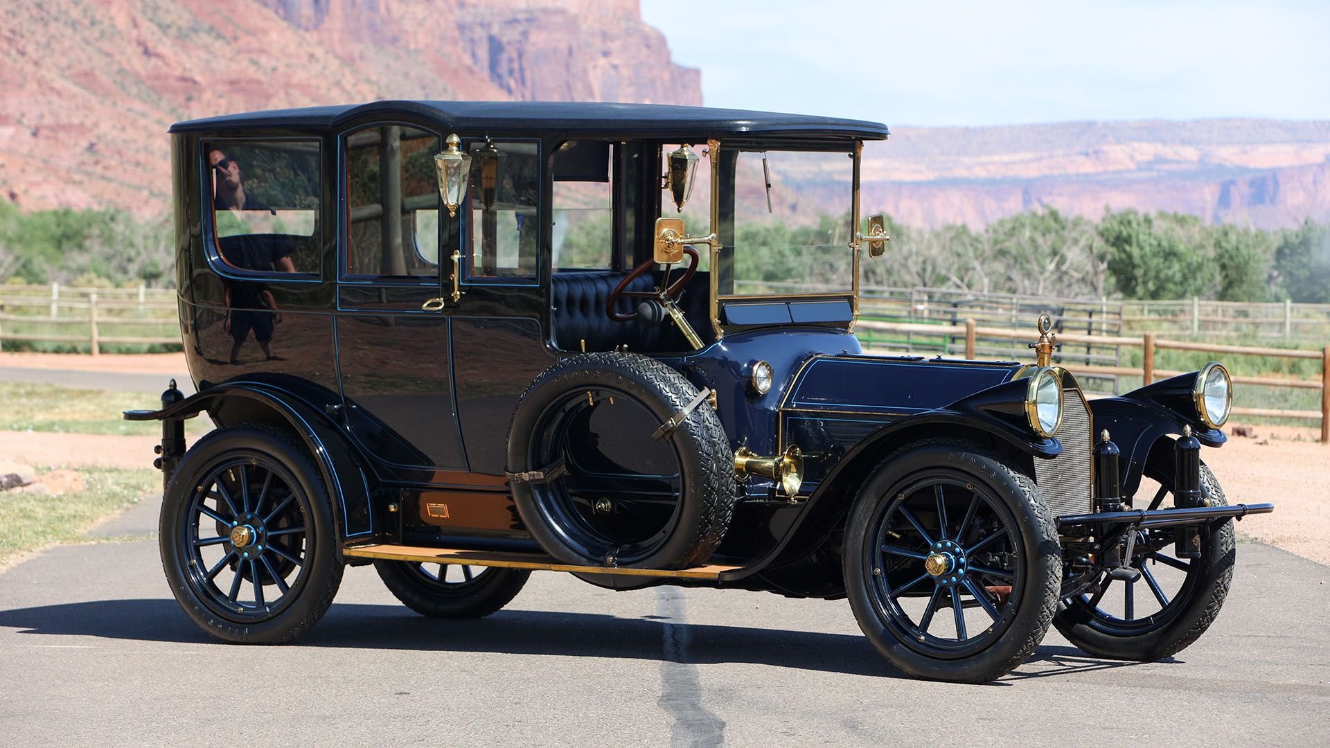 1914 Pierce-Arrow Model 38-C-2 Suburban | Monterey Jet Center 2023