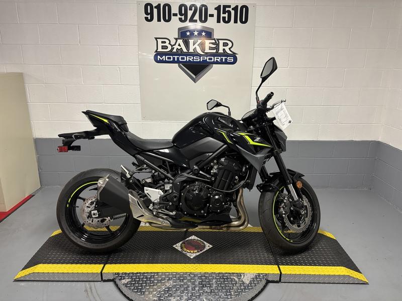 2024 Kawasaki Z900 ABS Metallic Spark Black/Metallic Matte Dark