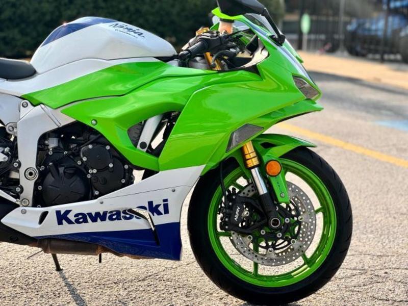 2024 Kawasaki Ninja® ZX™-6R 40th Anniversary Edition ABS | Hill