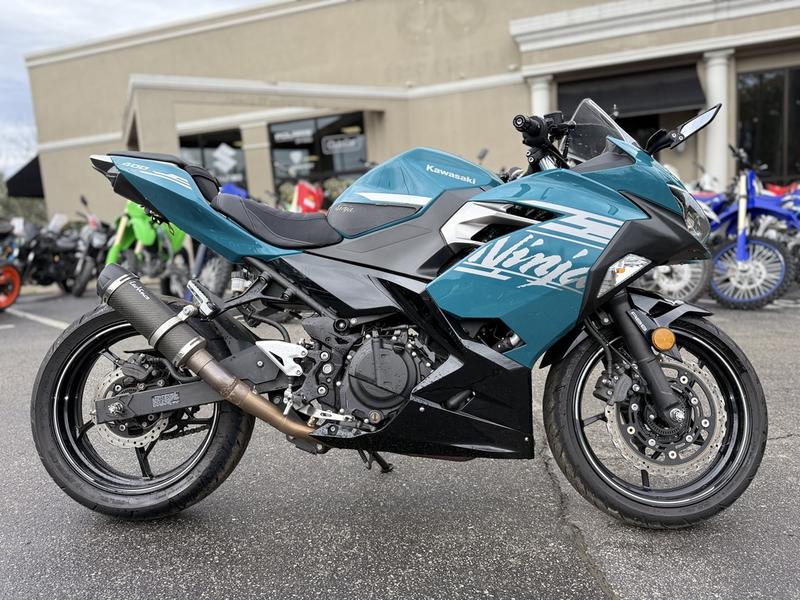 2021 Kawasaki Ninja® 400 ABS Pearl Nightshade Teal/Metallic Spark