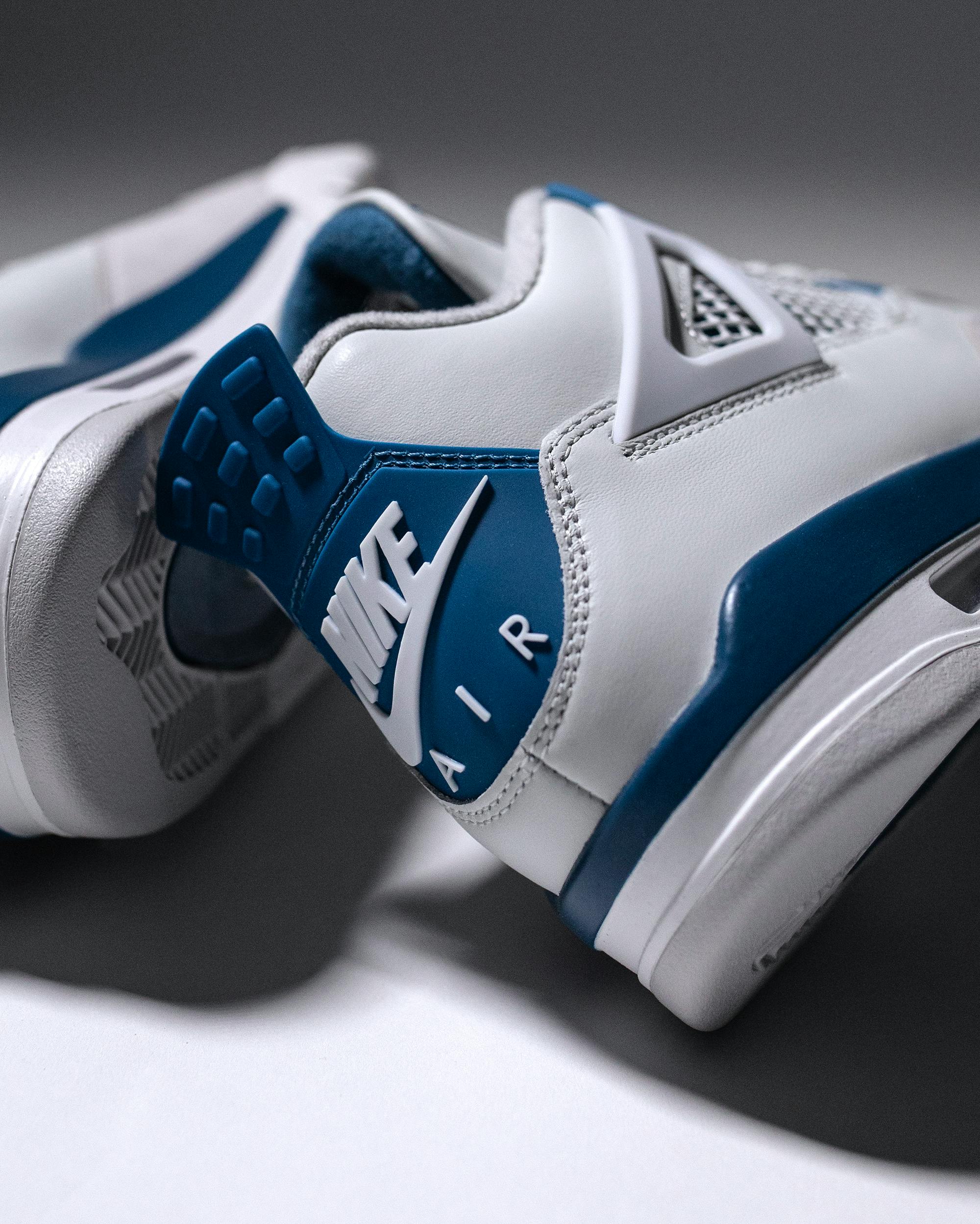 Air Jordan 4 Mens Retro Shoes