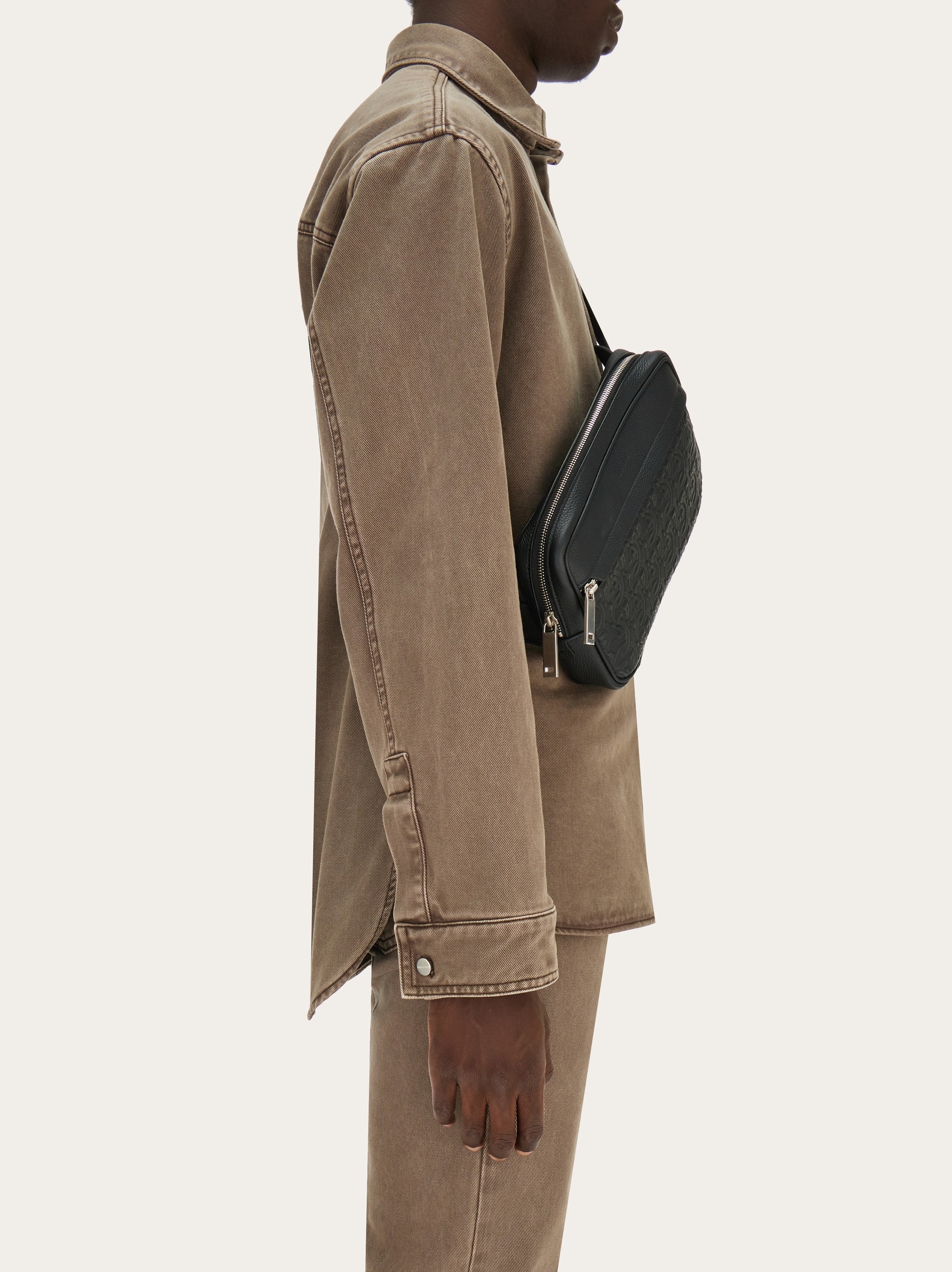 ボディバッグ - メンズ | Ferragamo