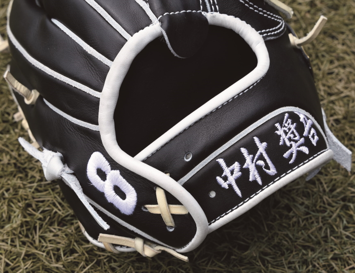 ロッテ・中村奨吾 ゼットのグラブ “使い続ける”を念頭にすべての部位を