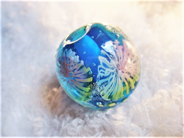 とんぼ玉（絢花2） | iichi 日々の暮らしを心地よくするハンドメイド