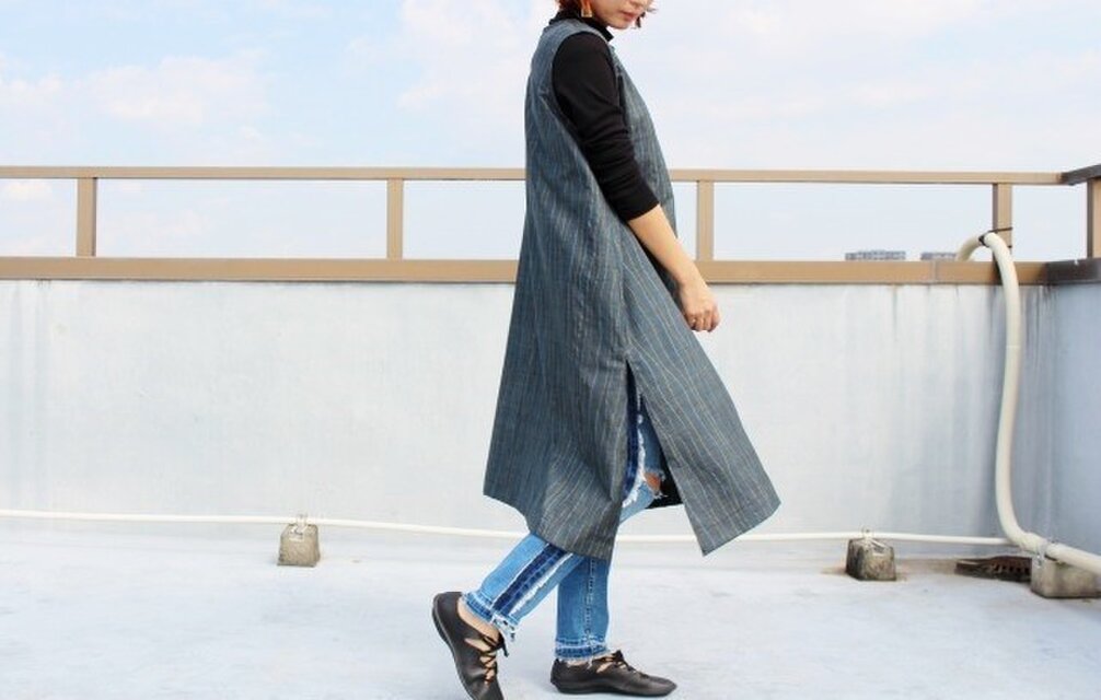 着物リメイク・藍色大島紬のスリット入りAラインワンピース（L