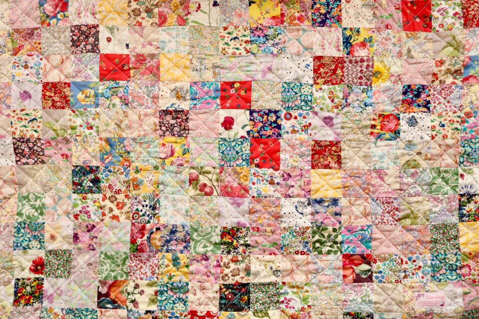 ちいさなリバティパッチワークのキルトマット 玄関マット 55cm×77cm