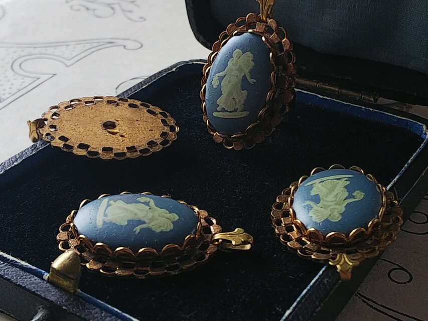 ヴィンテージ ギリシャ神話女神／ウエッジウッドBlue クラシカル