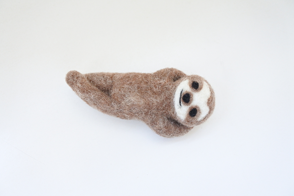 なまけもののナマケモノ（仰向け2） | iichi 日々の暮らしを心地よく