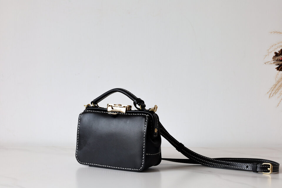 バージョンアップ がま口バッグ 本革手作りのレザーショルダーバッグ