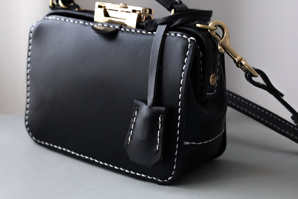 バージョンアップ がま口バッグ 本革手作りのレザーショルダーバッグ